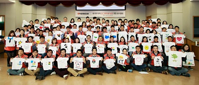 [사진자료] 한국타이어 동그라미 봉사단 희망 티셔츠 그리기_1.jpg