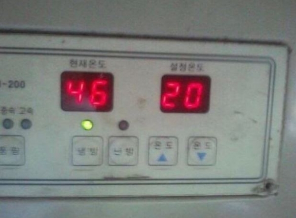 운전실 내부 온도 설정을 20도로 맞췄지만 냉방장치 고장으로 현재 온도가 46도까지 오른 한 열차의 모습 (사진제공 전국철도노조)
