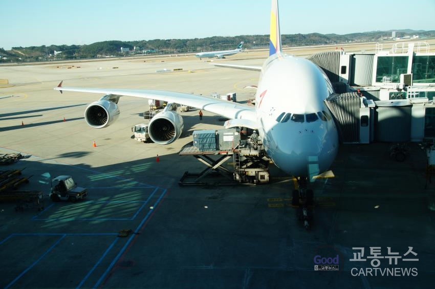 아시아나항공의 초대형기 A380이 기체 문제로 말썽이다. 사진: 민준식