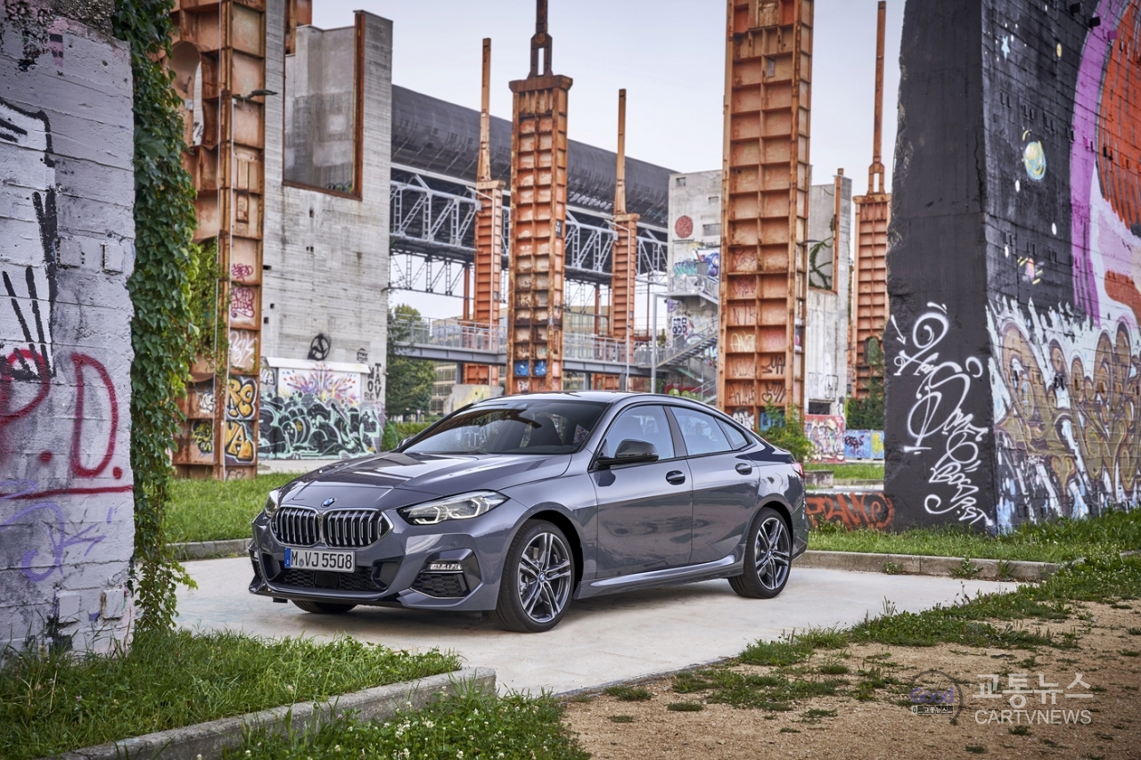 BMW 뉴 220d 그란쿠페가 모습을 국내 사전계약에 들어간다. 사진: BMW그룹 코리아