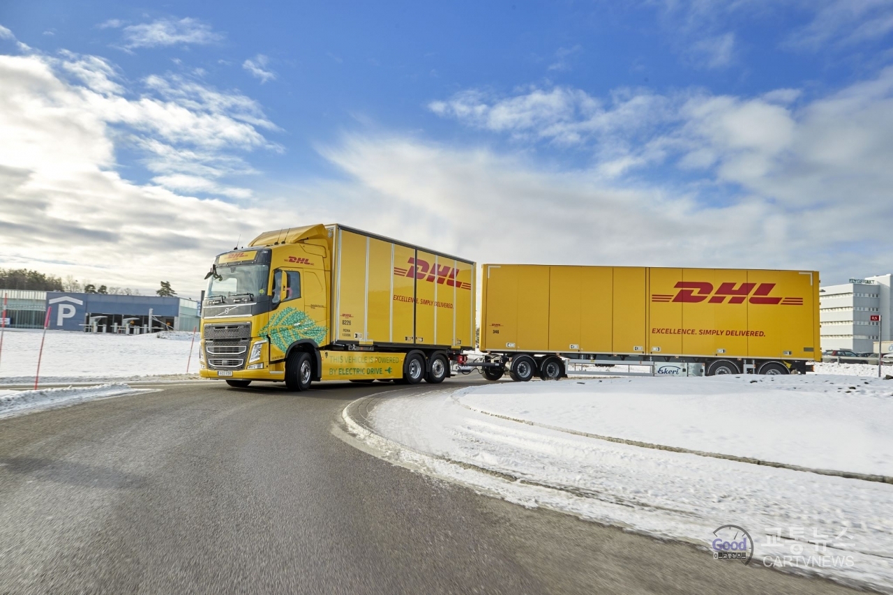 장거리 운송 테스트에 나서는 DHL의 볼보 FH 대형 전기트럭. 사진=볼보트럭