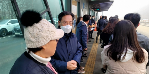 청라~강서 BRT(7700번) 3대에 승차 못한 구민 하소연을 경청하는 유동수의원